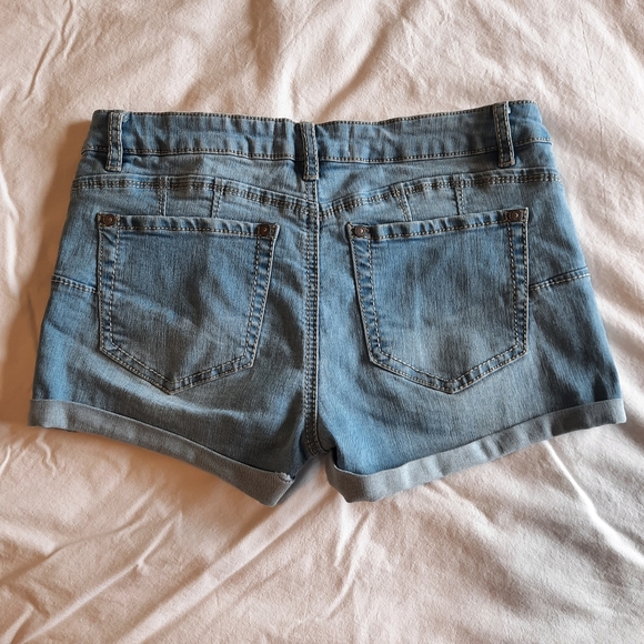 Jeans shorts | size 05 - Picture 3 of 3